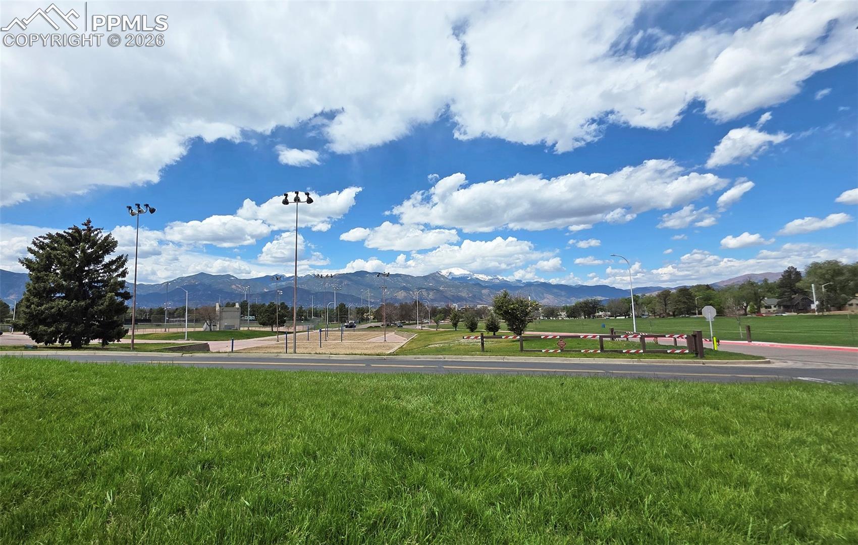 Listing photo 49 for 937 E Costilla Street
