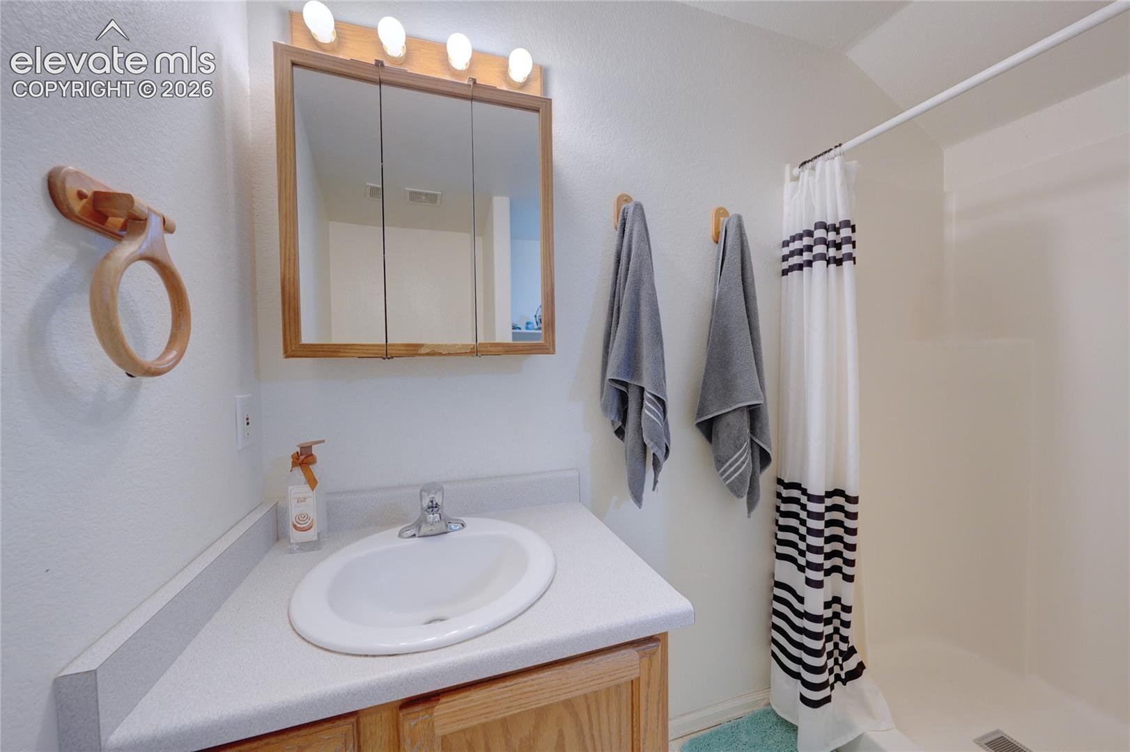 Listing photo 21 for 299 S Falcon Drive