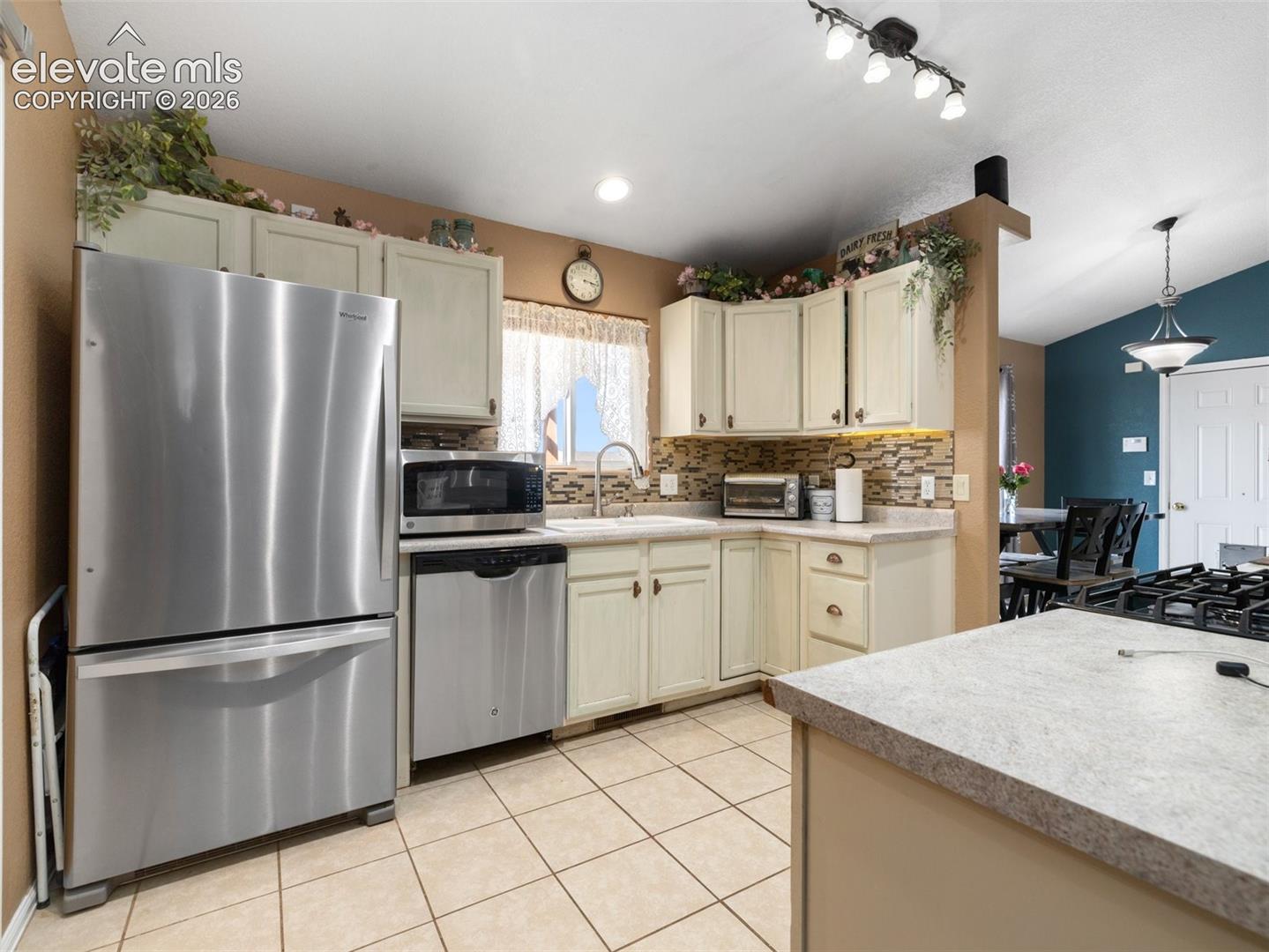 Listing photo 10 for 675 E McClave Drive