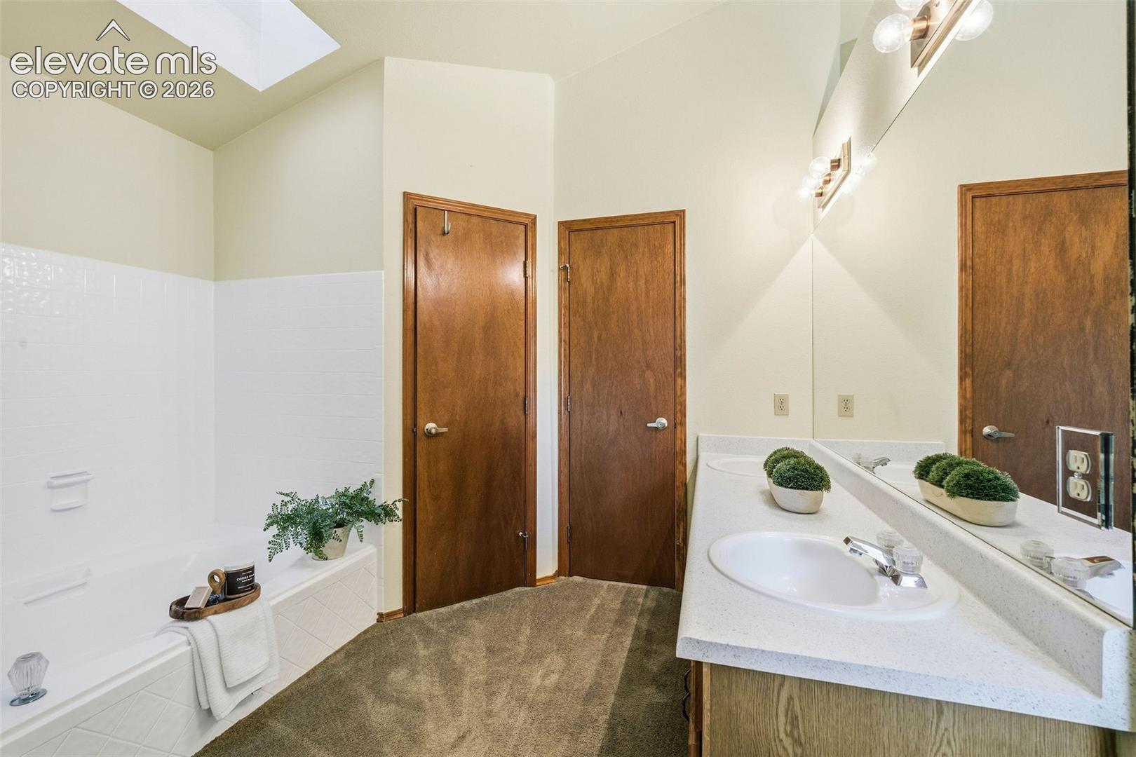 Listing photo 30 for 6120 Moorfield Avenue