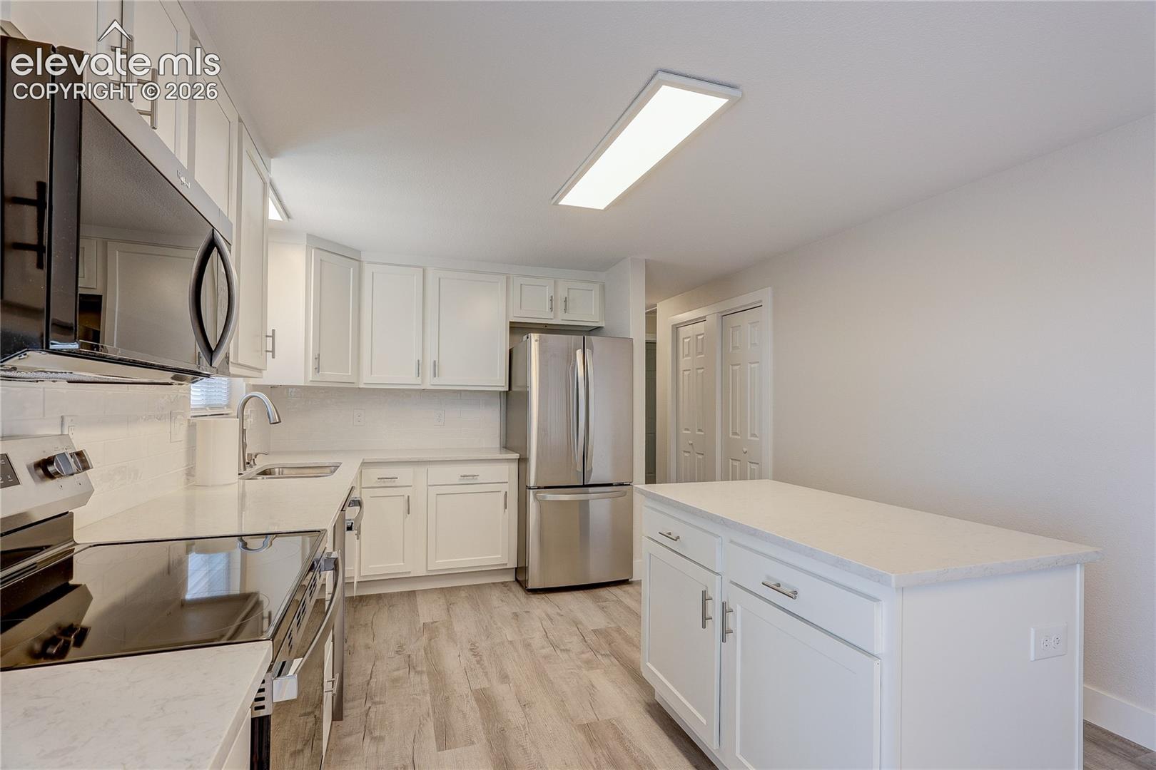 Listing photo 32 for 3100 S Dale Court