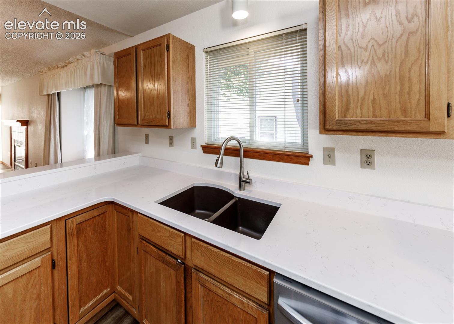 Listing photo 4 for 8161 Scarborough Drive