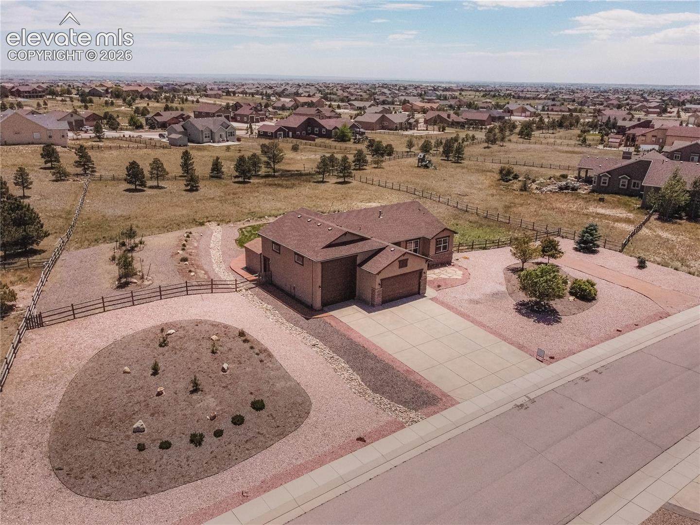 Listing photo 2 for 11824 Black Hills Drive