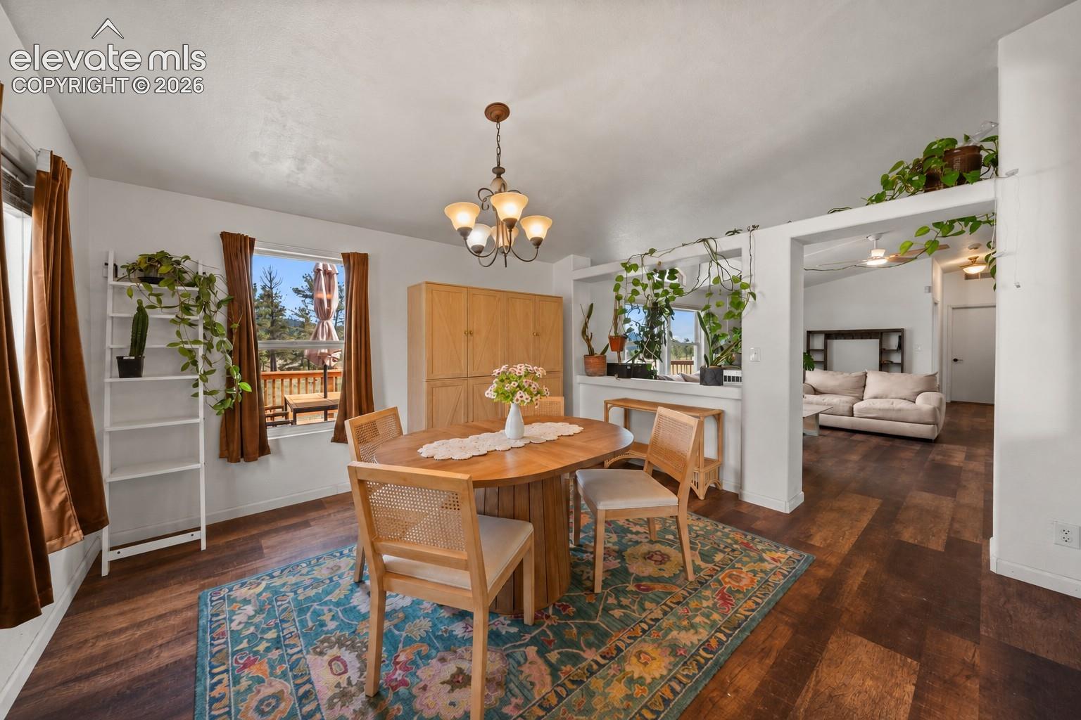 Listing photo 6 for 464 Hackamore Drive