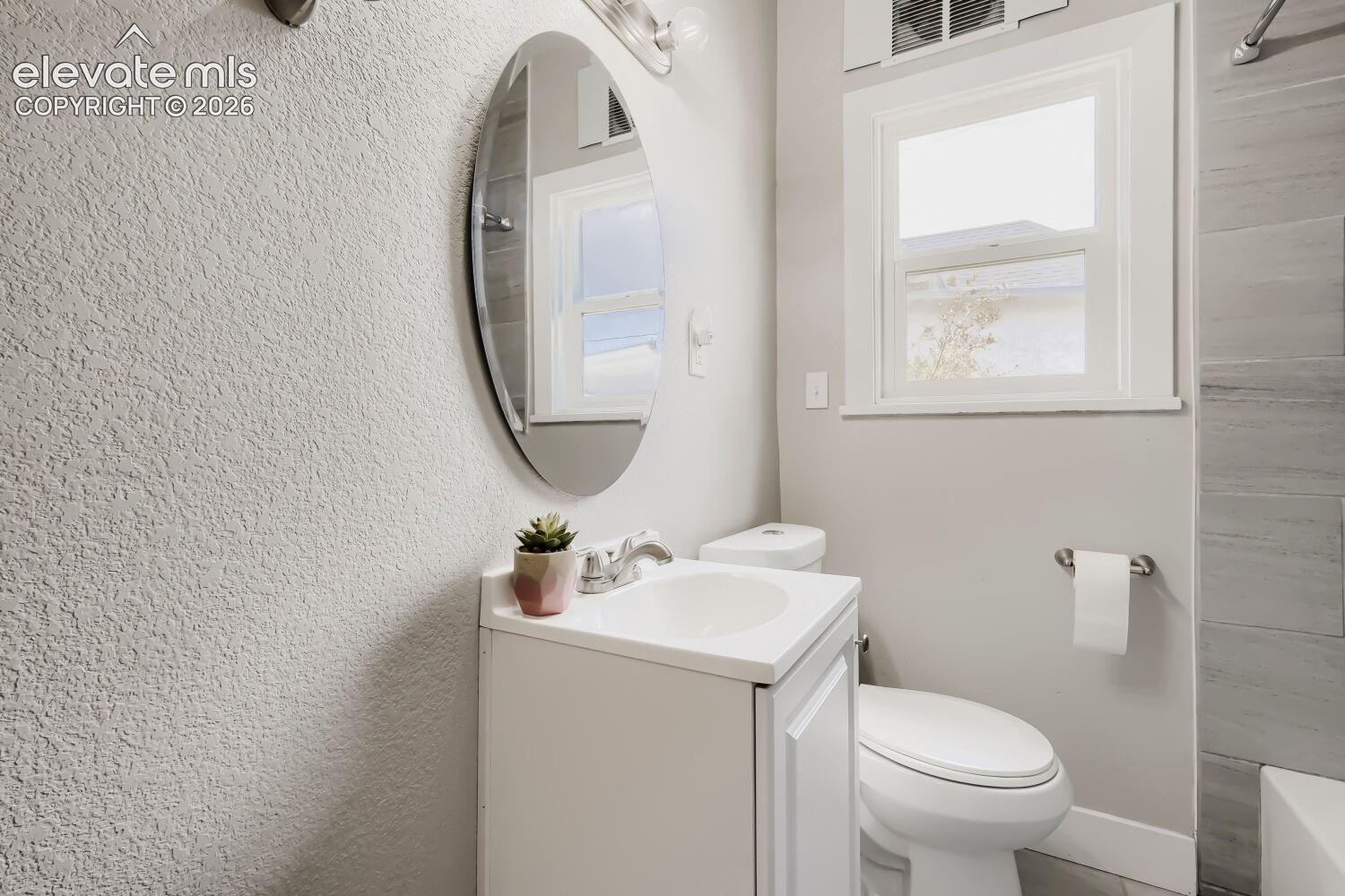 Listing photo 12 for 749 W Corona Avenue