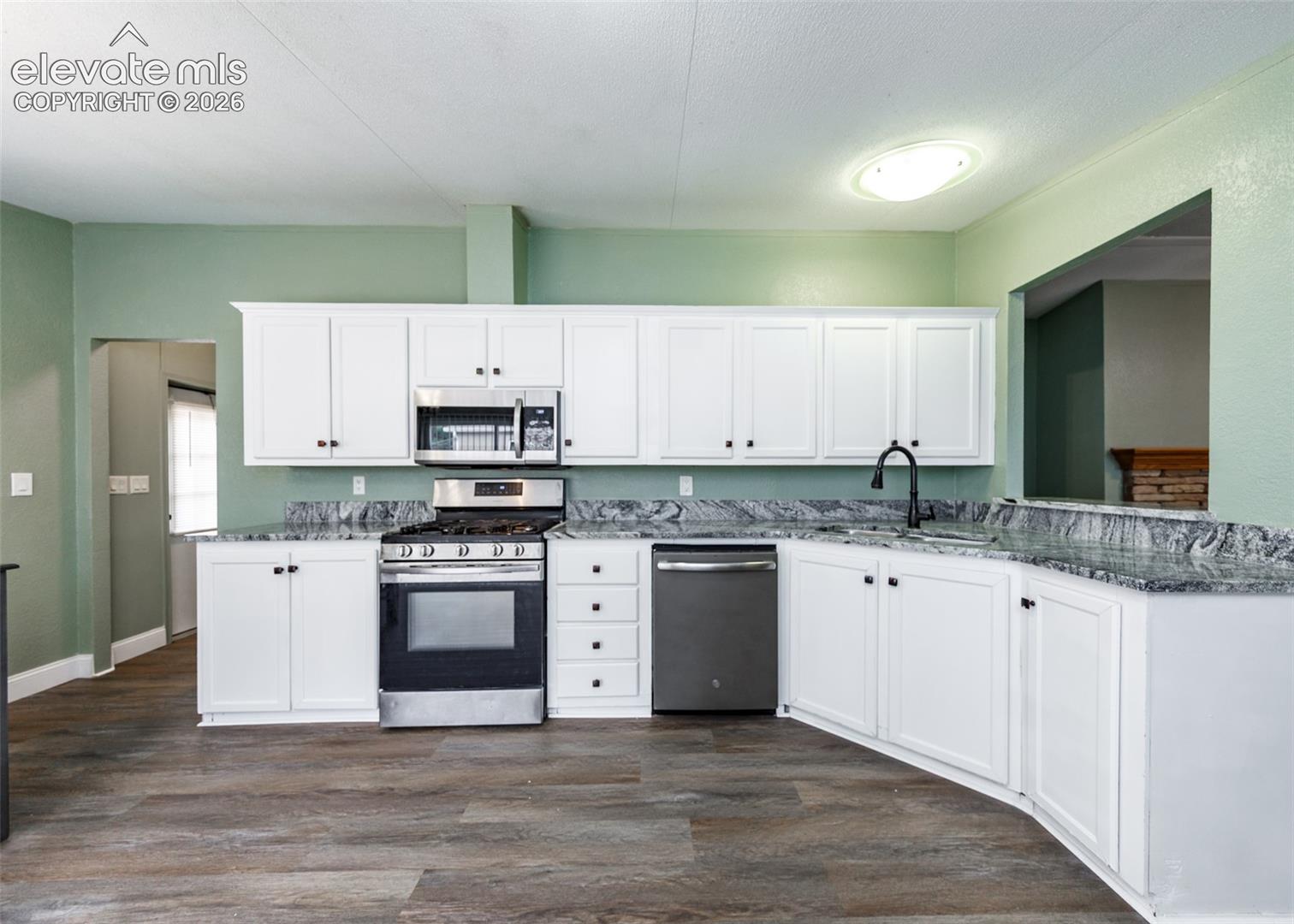 Listing photo 11 for 861 Desert Circle