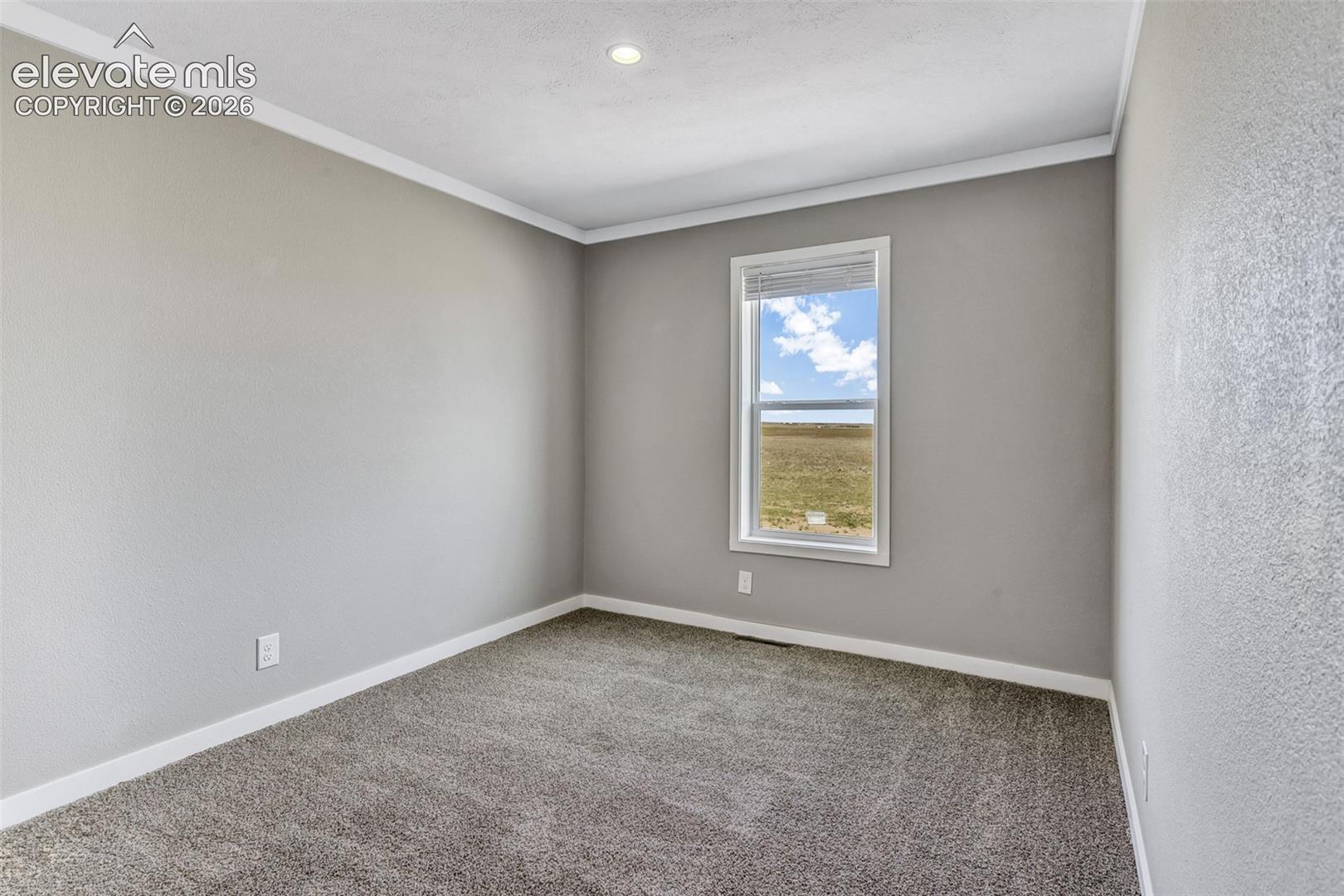 Listing photo 24 for 930 Awesome View