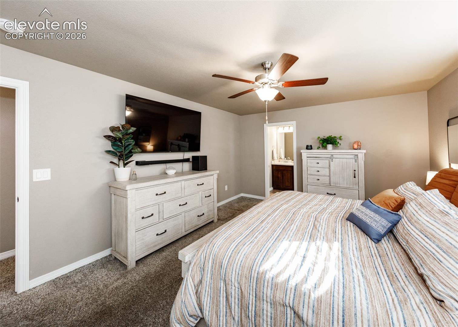 6977 Winnicut Drive, photo 30
