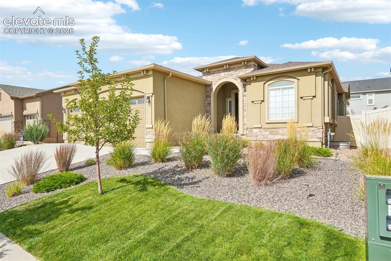 Listing photo 2 for 13117 Stone Peaks Way