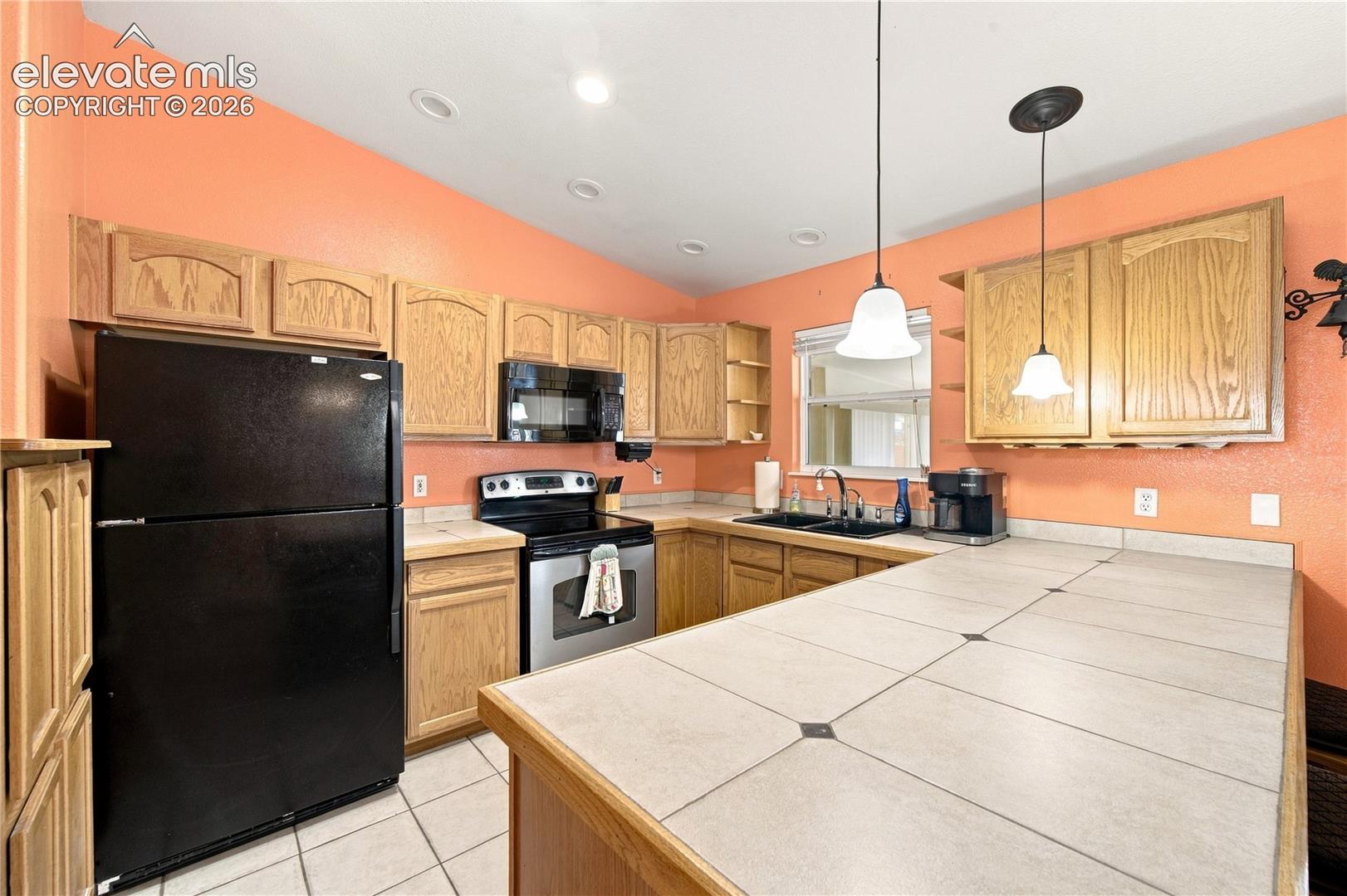 Listing photo 9 for 635 E Inca Court
