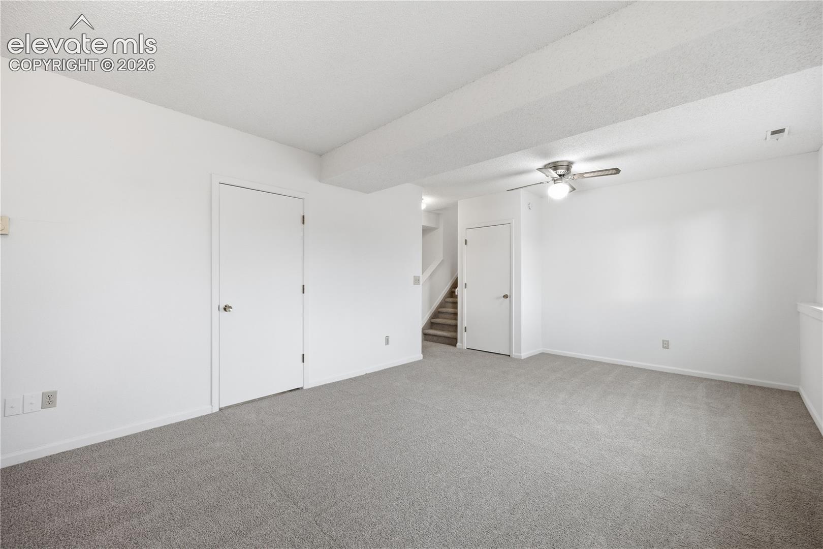 Listing photo 21 for 912 Amsterdam Drive