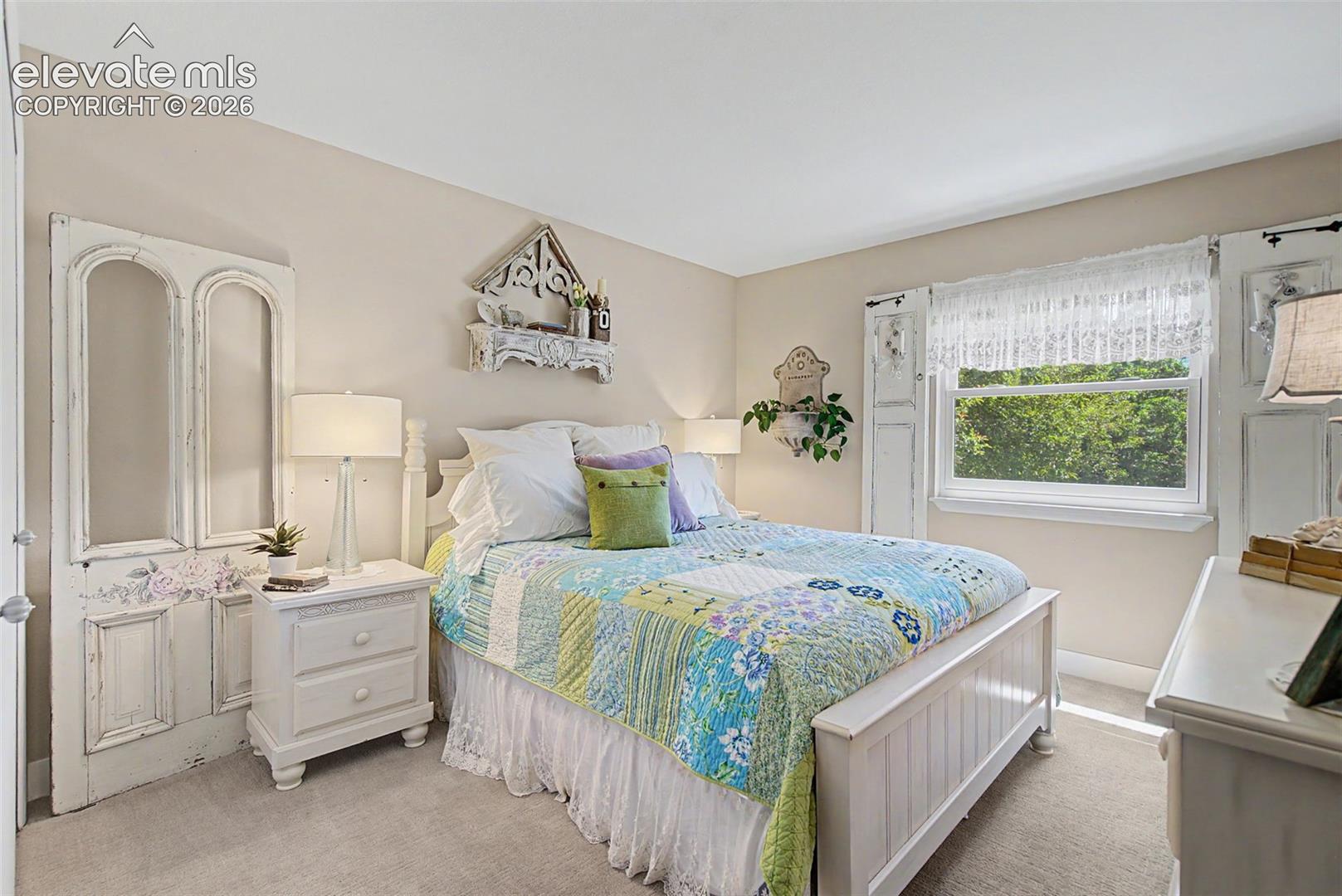 Listing photo 29 for 216 W Cheyenne Mountain Boulevard