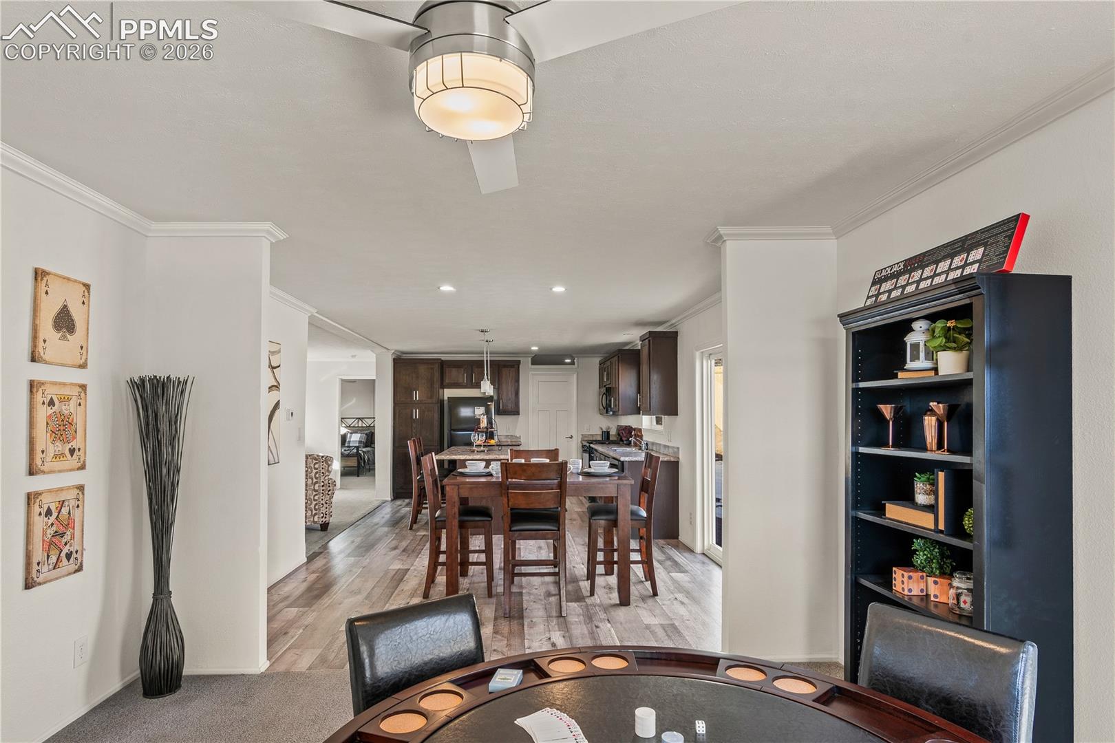 Listing photo 2 for 525 Carr Avenue