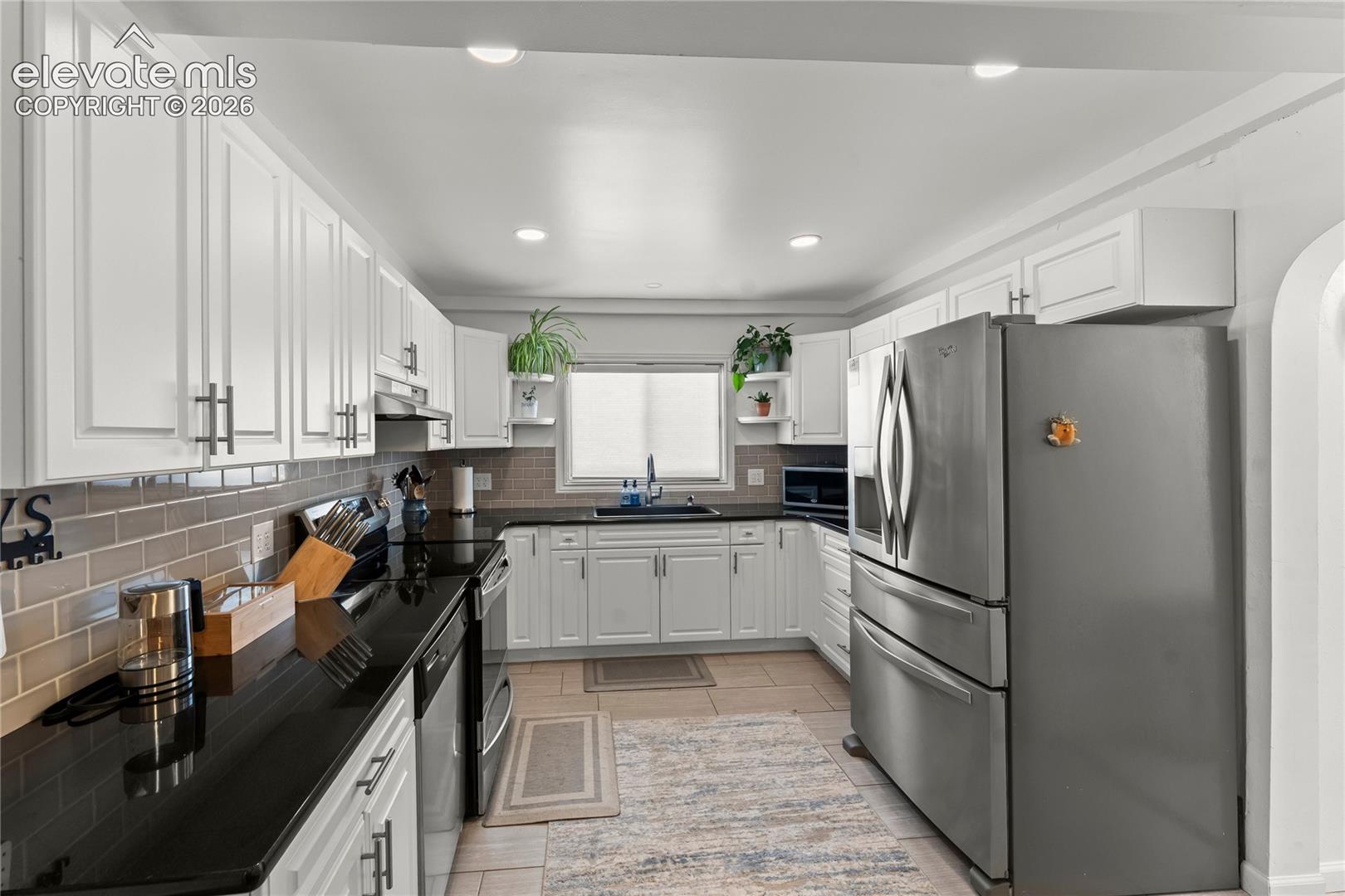 Listing photo 2 for 2706 W Pikes Peak Avenue