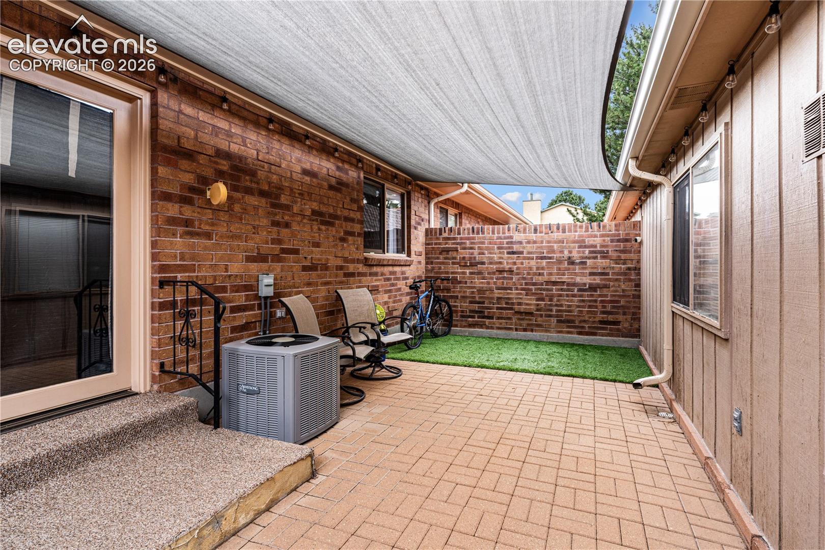 Listing photo 18 for 2106 Chautard Drive B