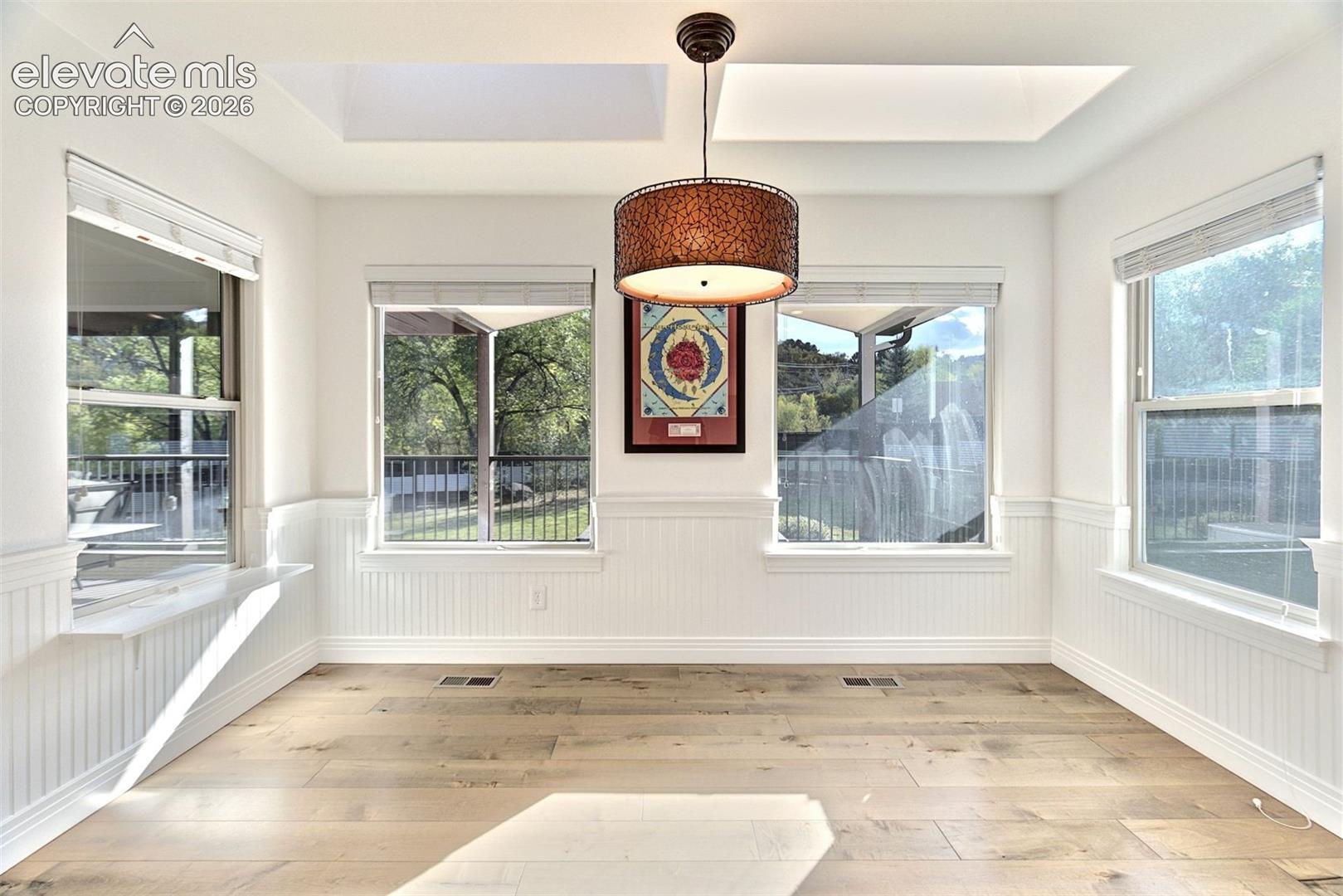 Listing photo 12 for 1825 Parkview Boulevard
