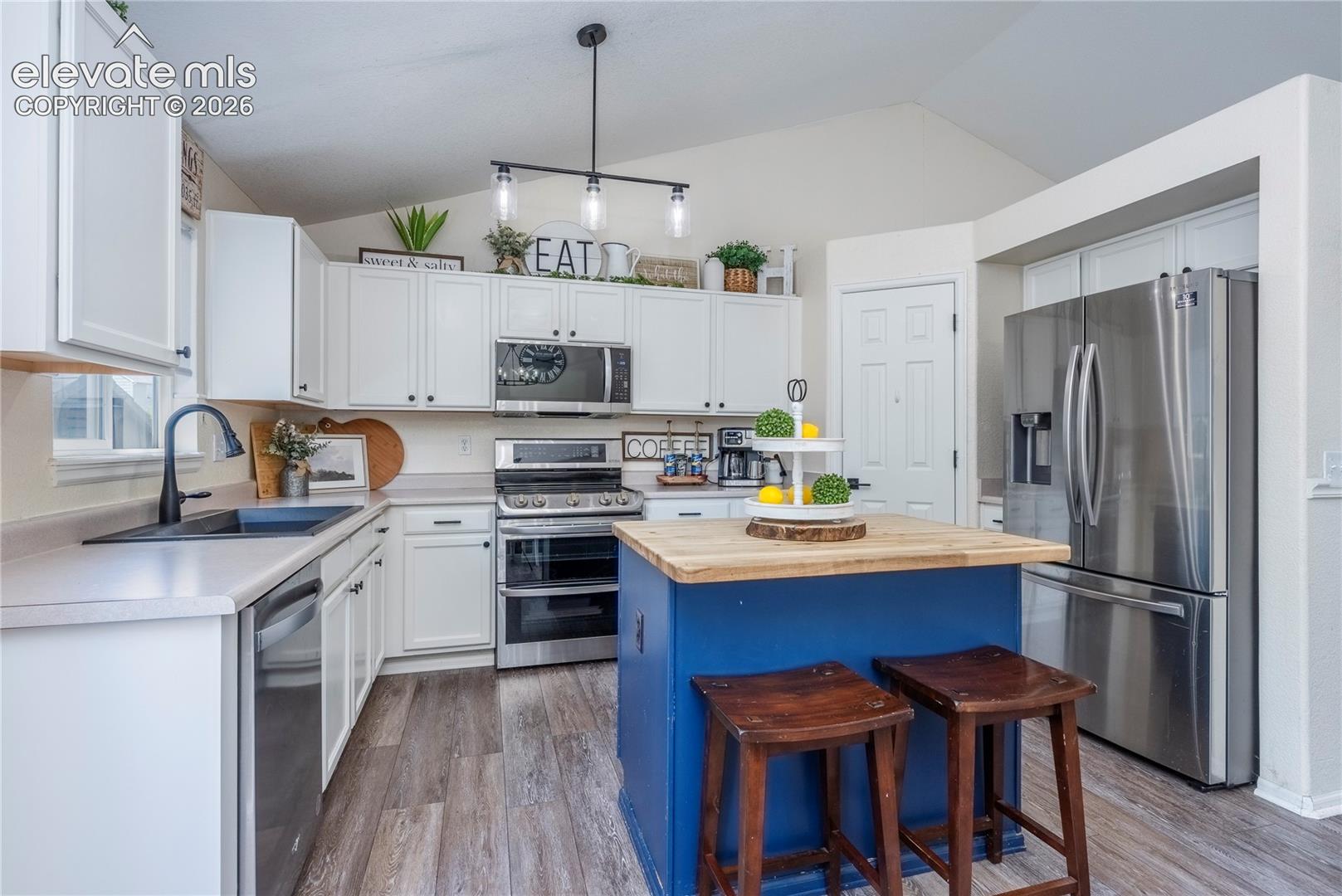 Listing photo 11 for 5664 Mesa Mountain Way