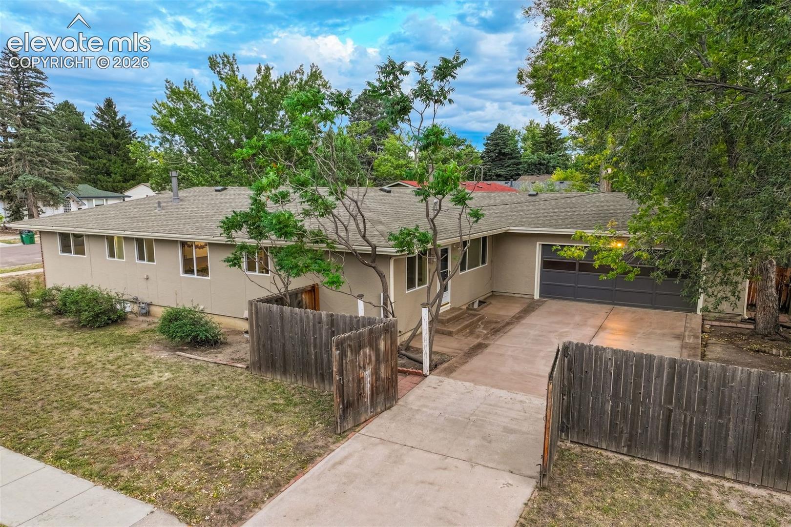 Listing photo 4 for 1730 Auburn Drive