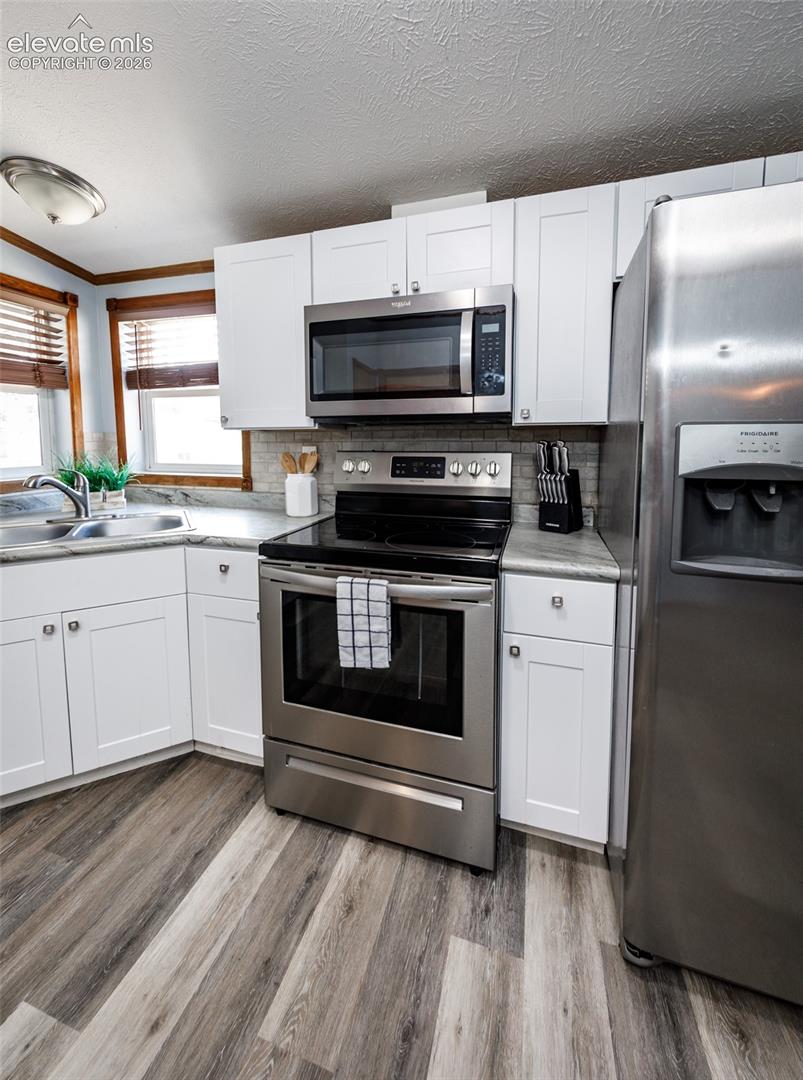 Listing photo 13 for 405 3rd Street