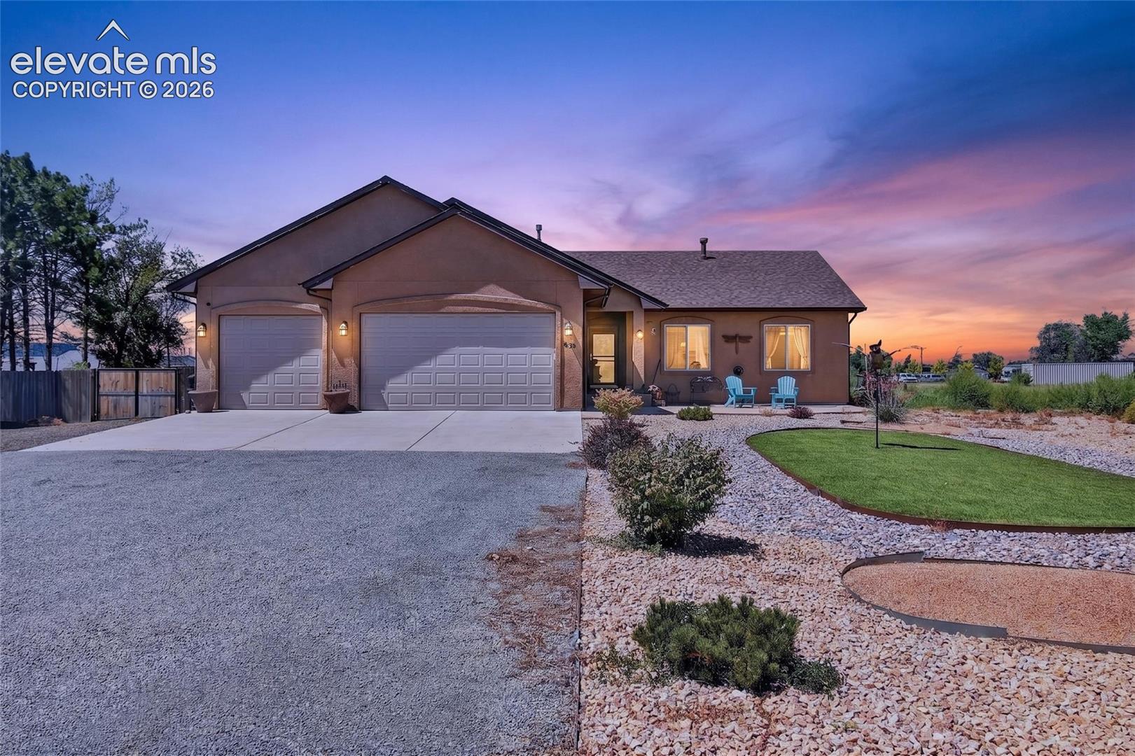 Listing photo 3 for 1615 28th Lane