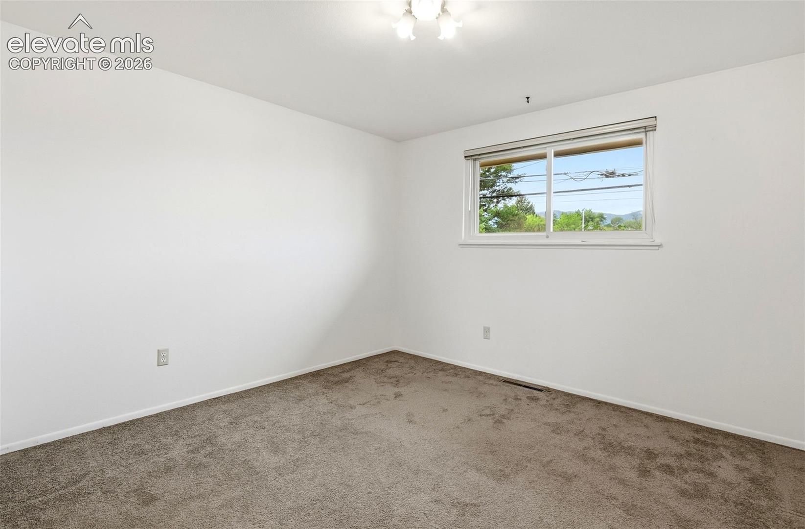 Listing photo 16 for 1442 Bellaire Drive