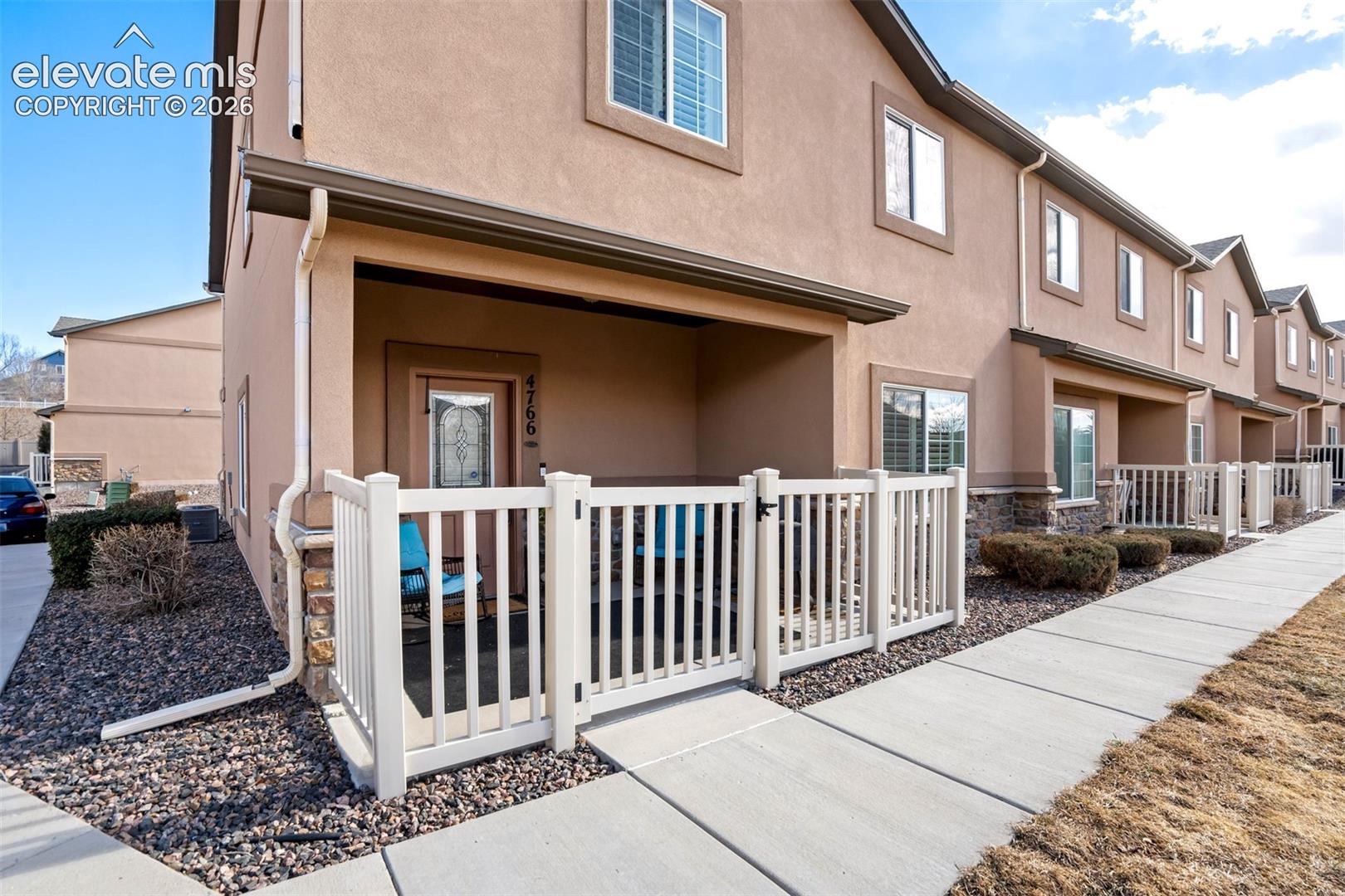 Listing photo 2 for 4766 Kerry Lynn View