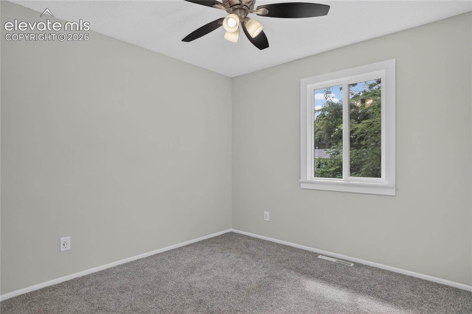 Listing photo 15 for 4619 Sprucewood Drive