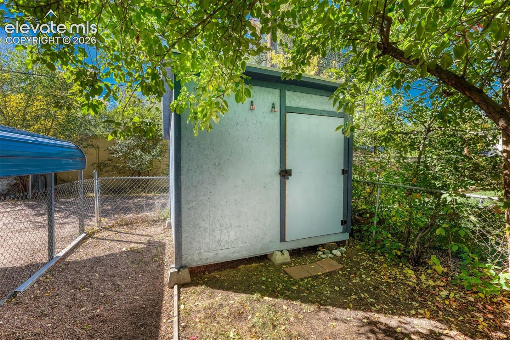 Listing photo 15 for 1725 W Cucharras Street