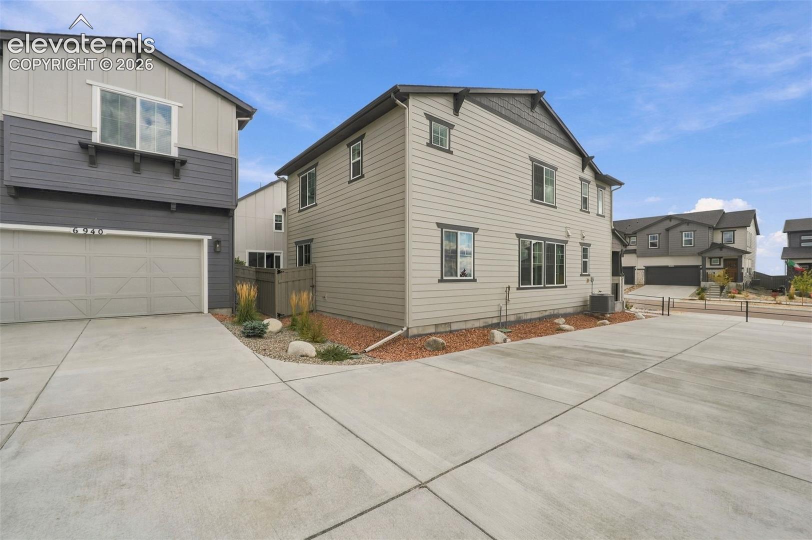 Listing photo 3 for 6954 Knapp Drive