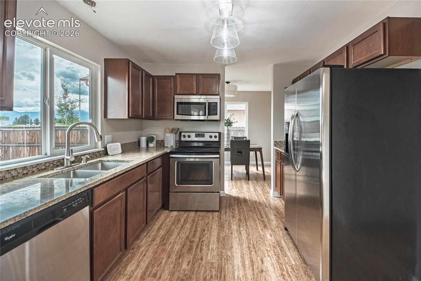 Listing photo 13 for 4325 Ramblewood Drive