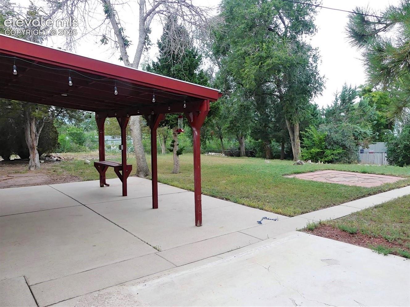 Listing photo 2 for 1104 Yosemite Drive