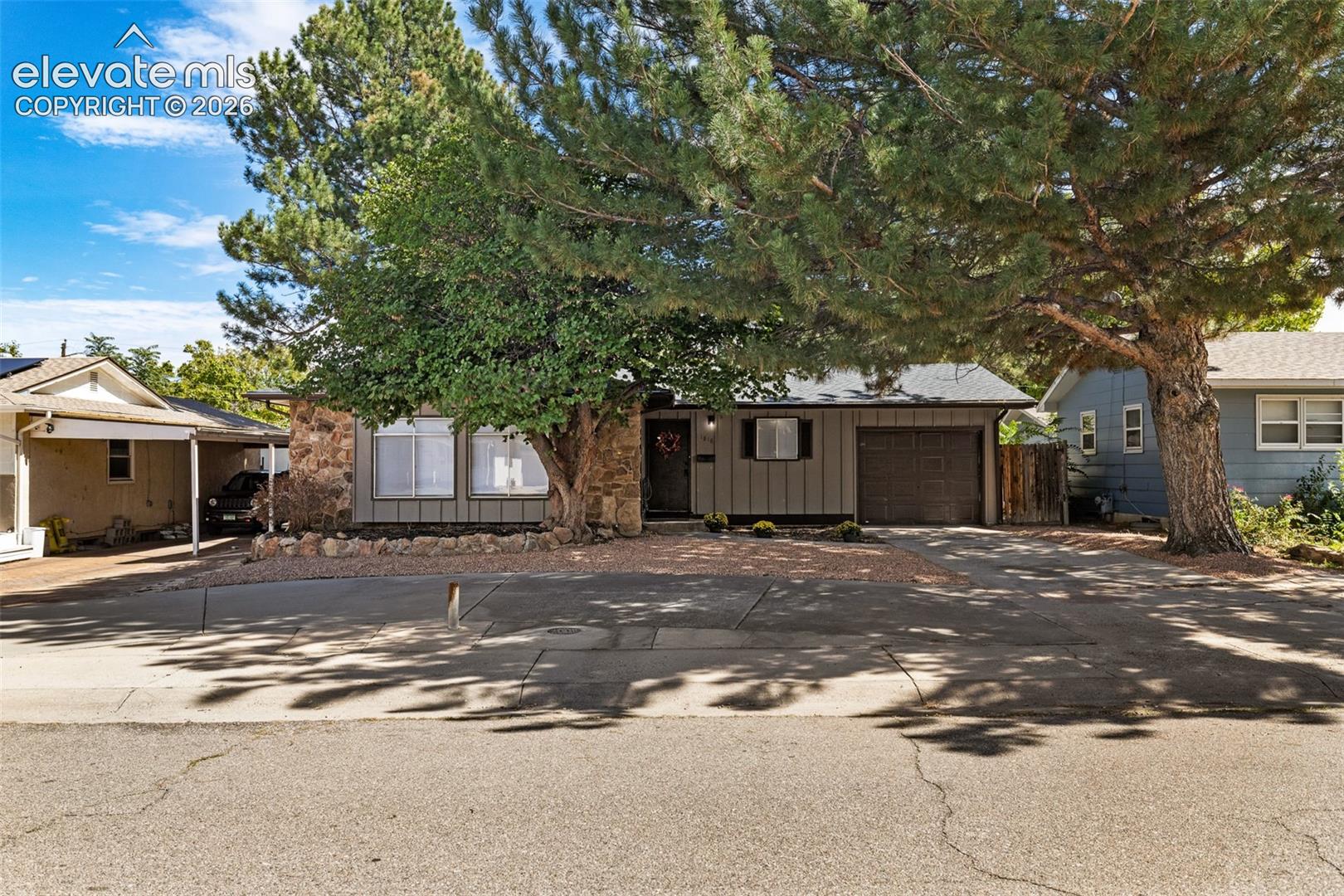 Listing photo 32 for 1818 Maplewood Drive