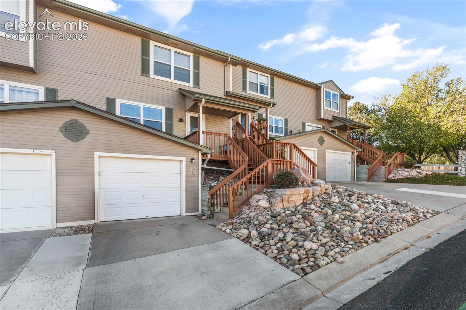 Listing photo 2 for 3211 Hearthridge Circle