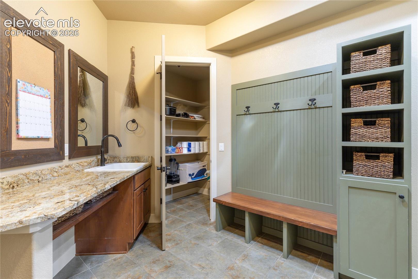 Listing photo 19 for 12427 Creekhurst Drive
