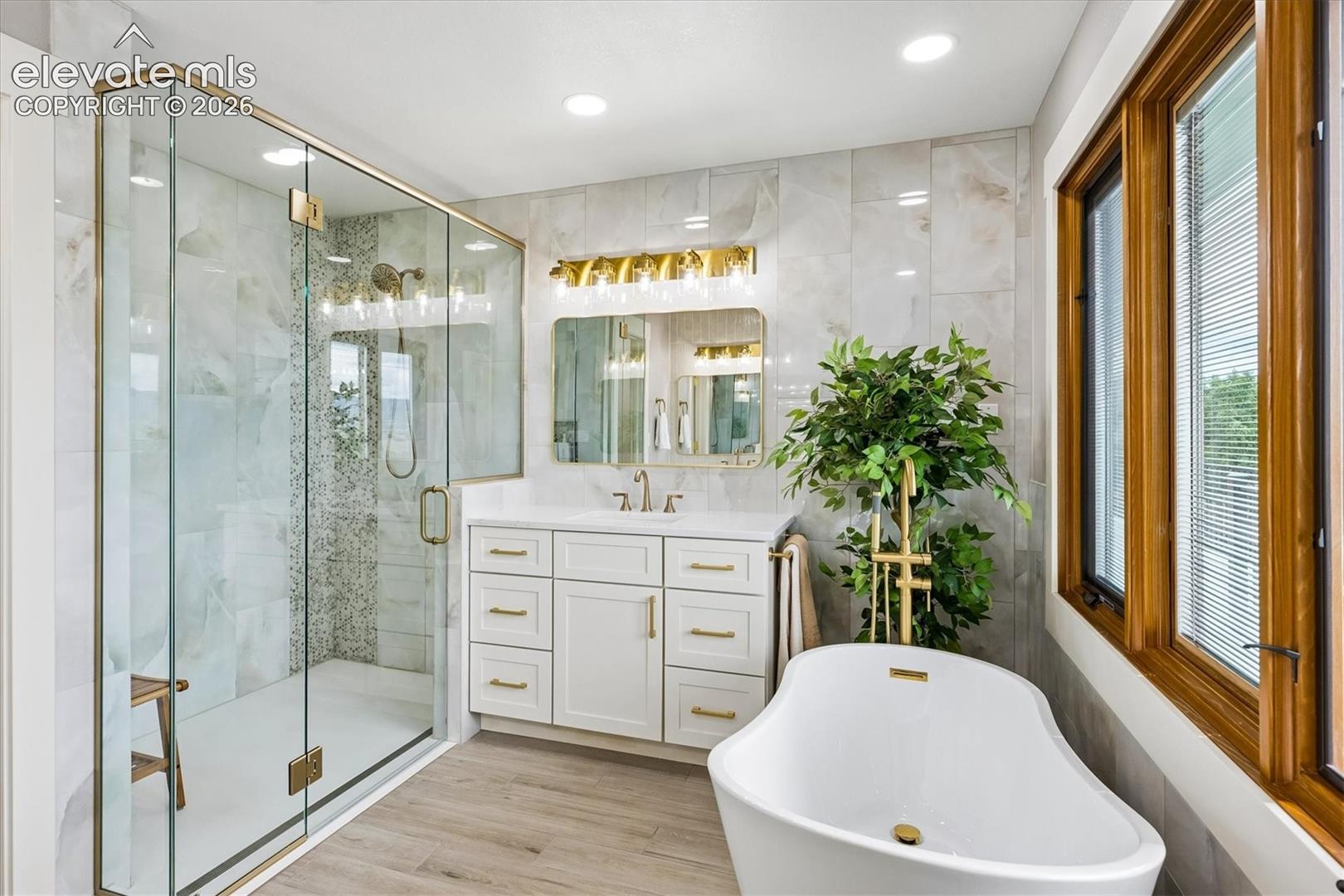 Listing photo 15 for 2464 W Wolfensberger Road