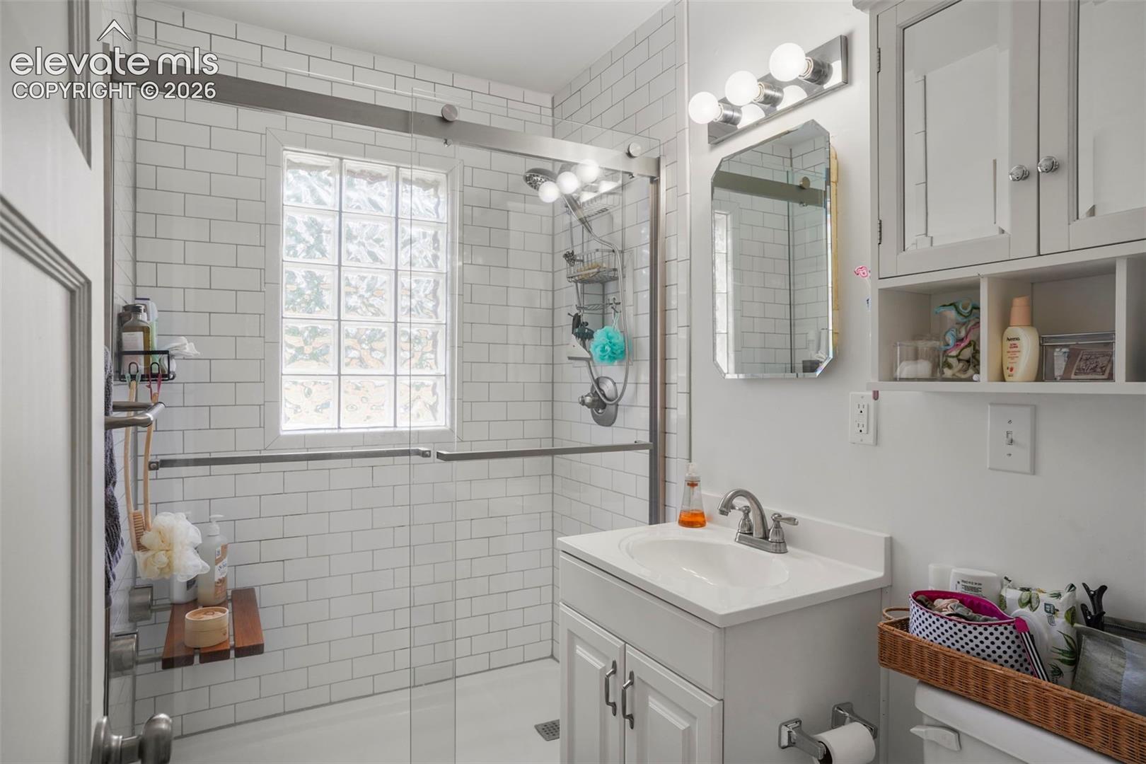 Listing photo 8 for 708 E La Salle Street