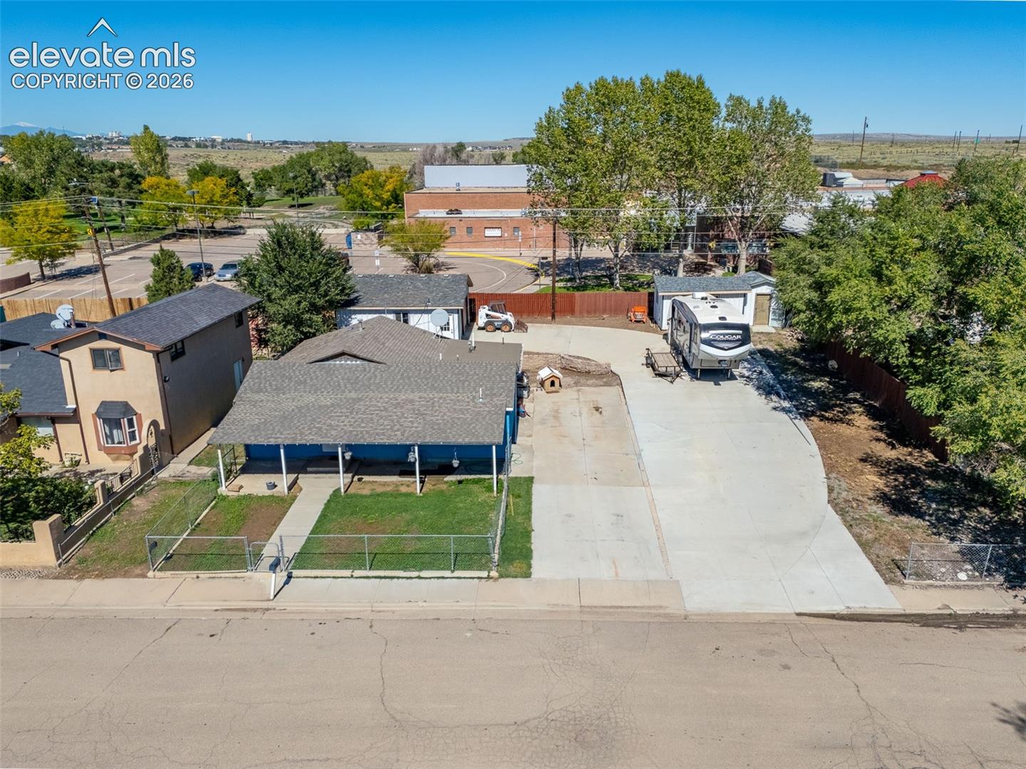 Listing photo 2 for 2805 E 16th Street