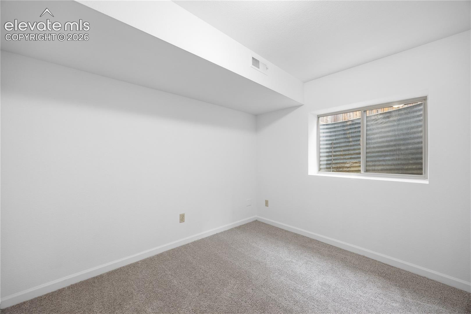 Listing photo 23 for 912 Amsterdam Drive