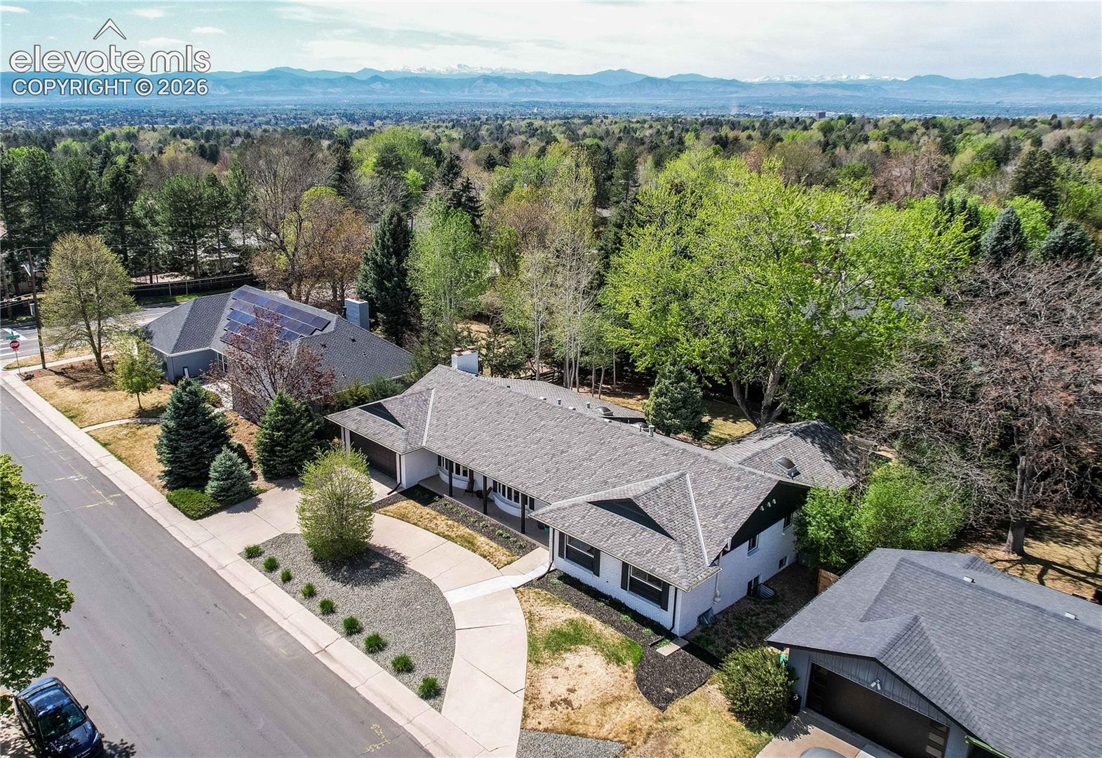 Listing photo 4 for 3981 S Hillcrest Drive