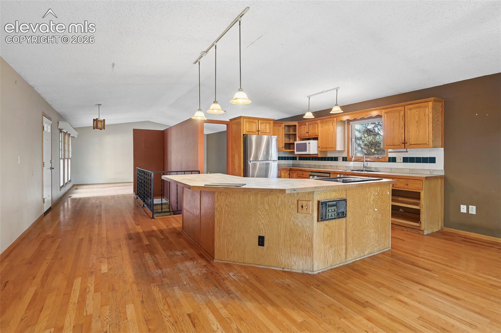 Listing photo 13 for 19280 doewood Drive
