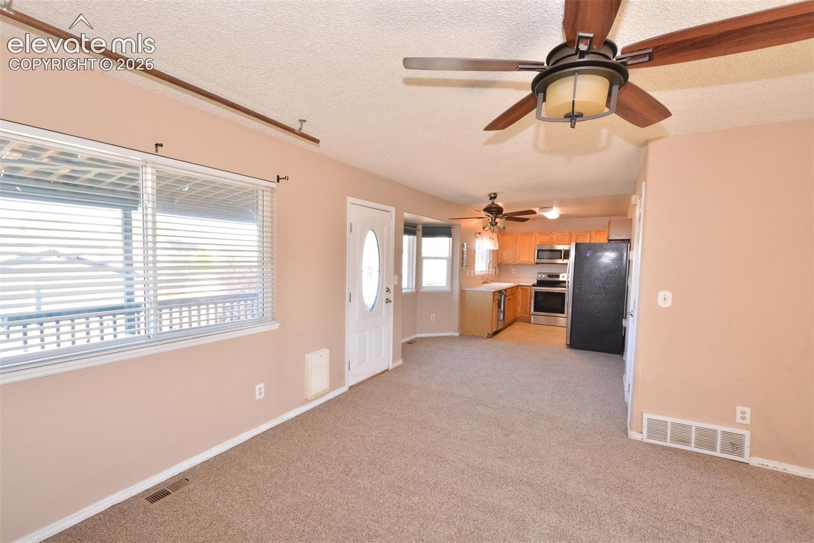 Listing photo 8 for 2040 Fairweather Way