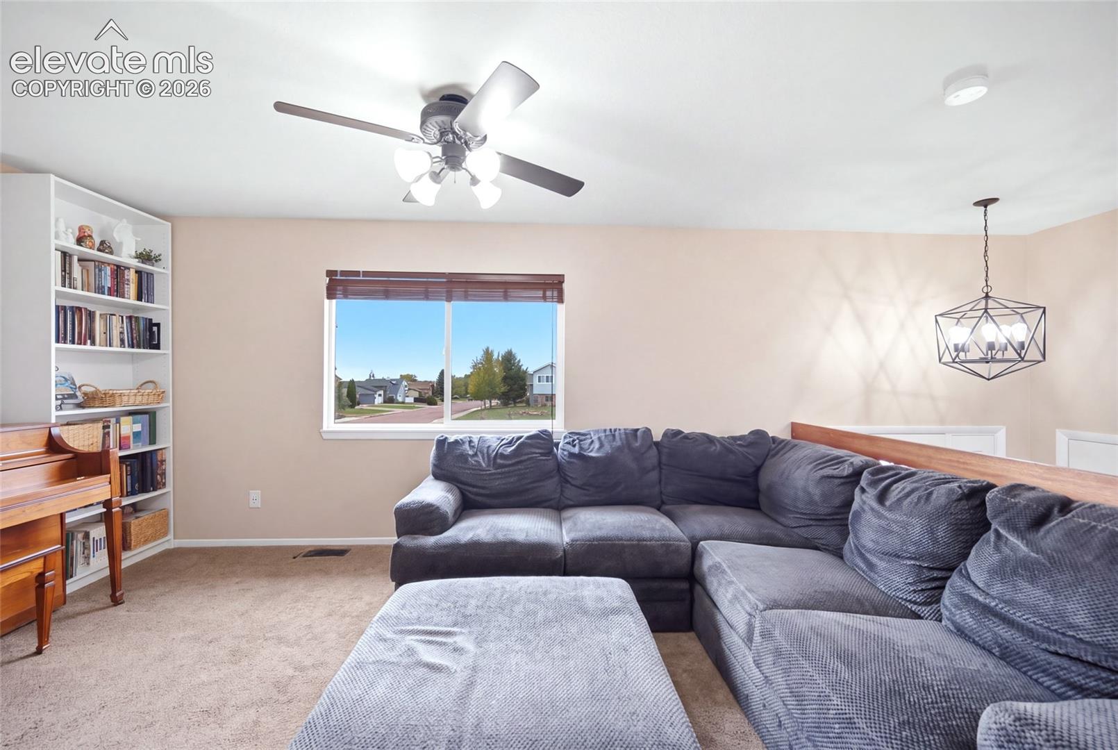 Listing photo 5 for 6735 Blue River Way