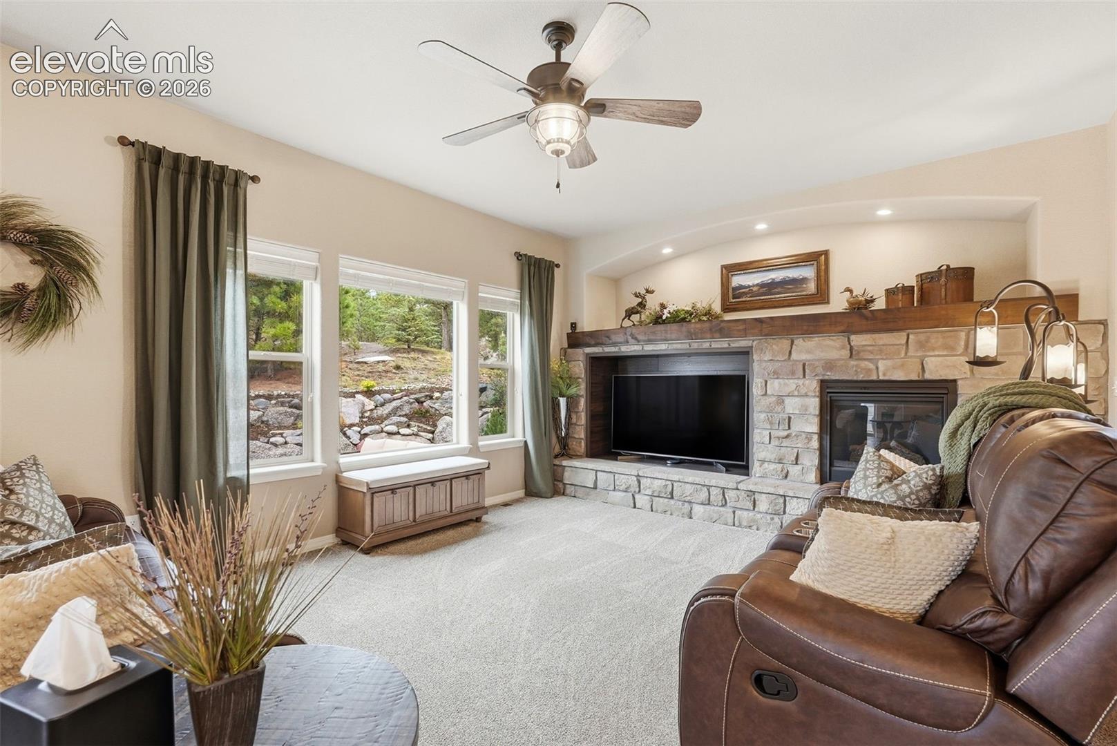 Listing photo 7 for 233 Coyote Willow Drive