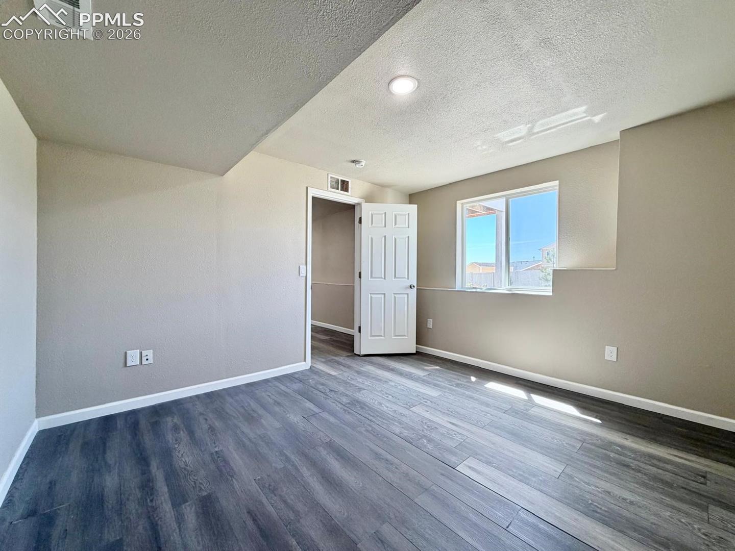 Listing photo 36 for 10104 Bluffstone Court