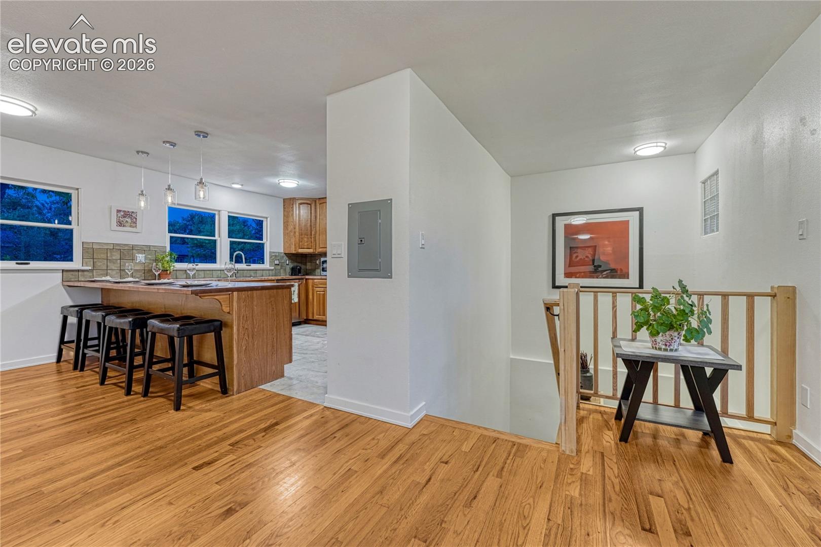 Listing photo 8 for 1221 E Madison Street