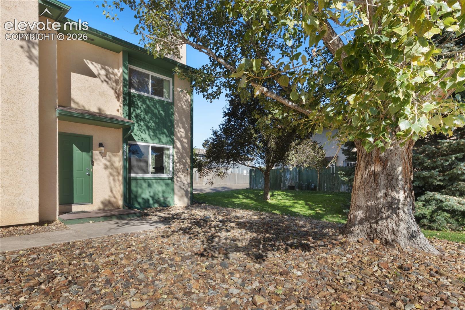 Listing photo 3 for 2360 Washo Circle