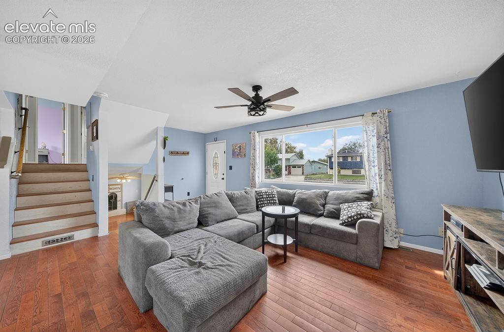 Listing photo 5 for 1345 Southmoor Drive