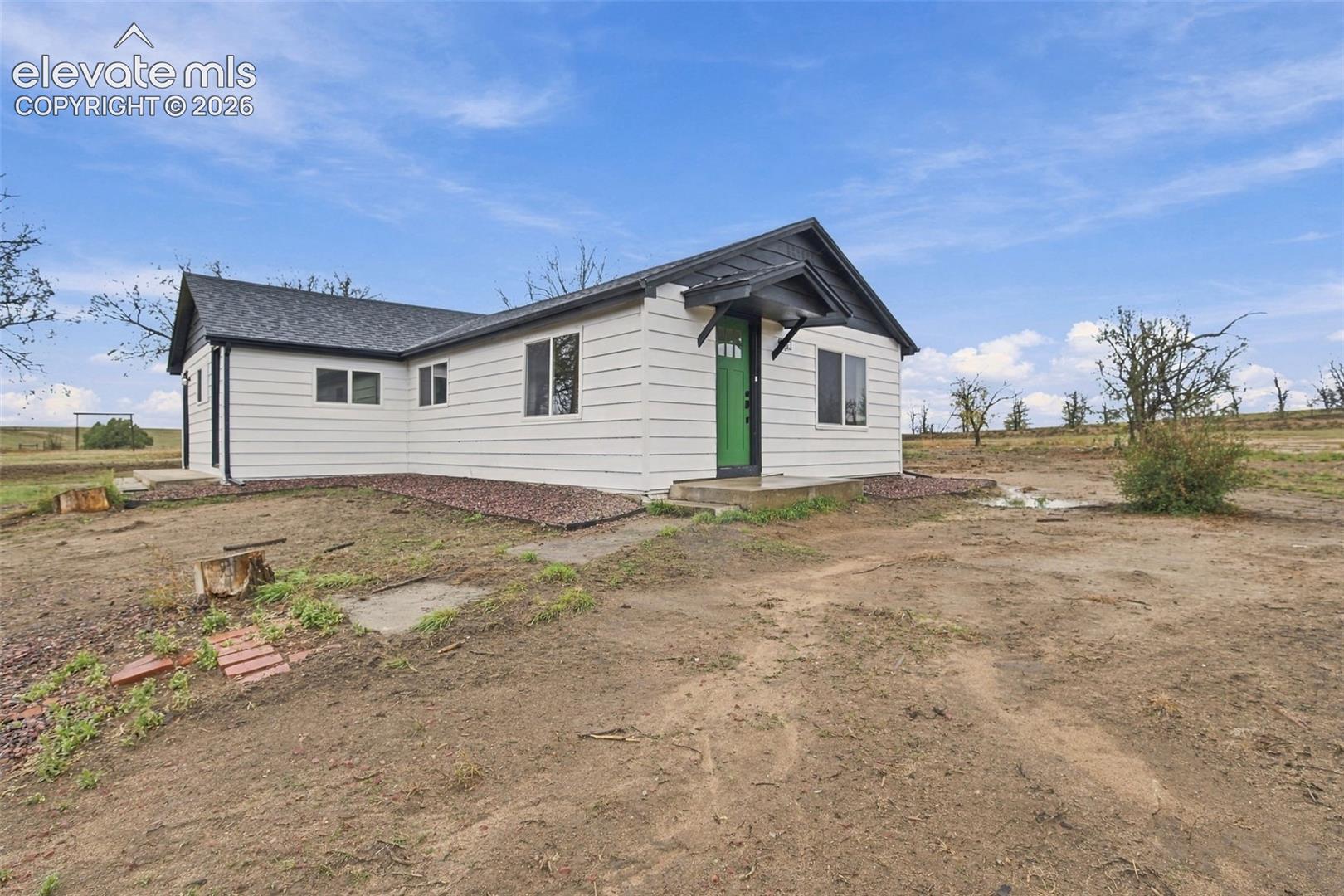 Listing photo 2 for 10672 Boone Road