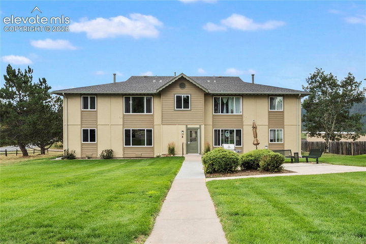 380 Paradise Circle E-2 — listing photo