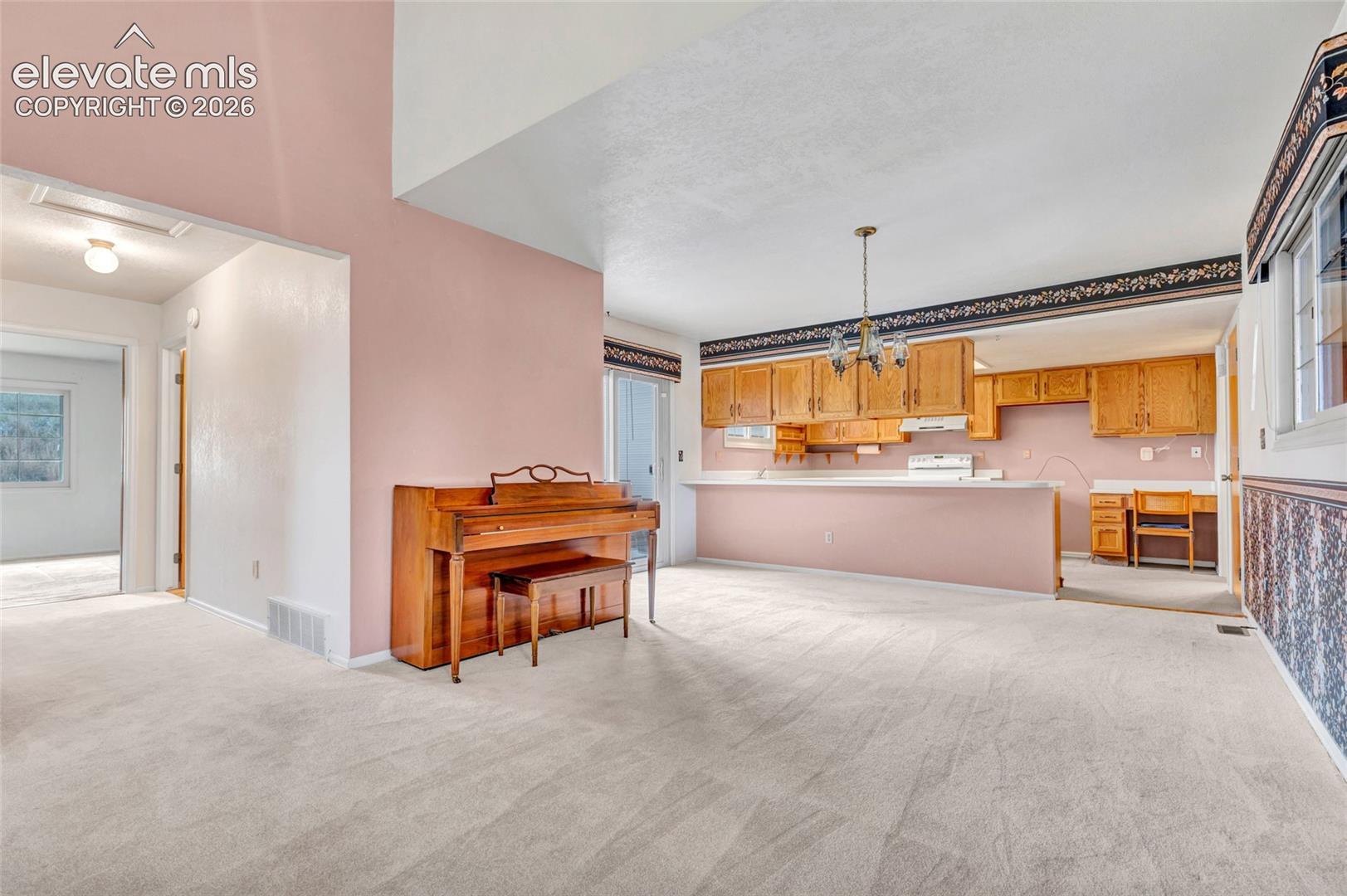 Listing photo 4 for 1405 Vondelpark Drive